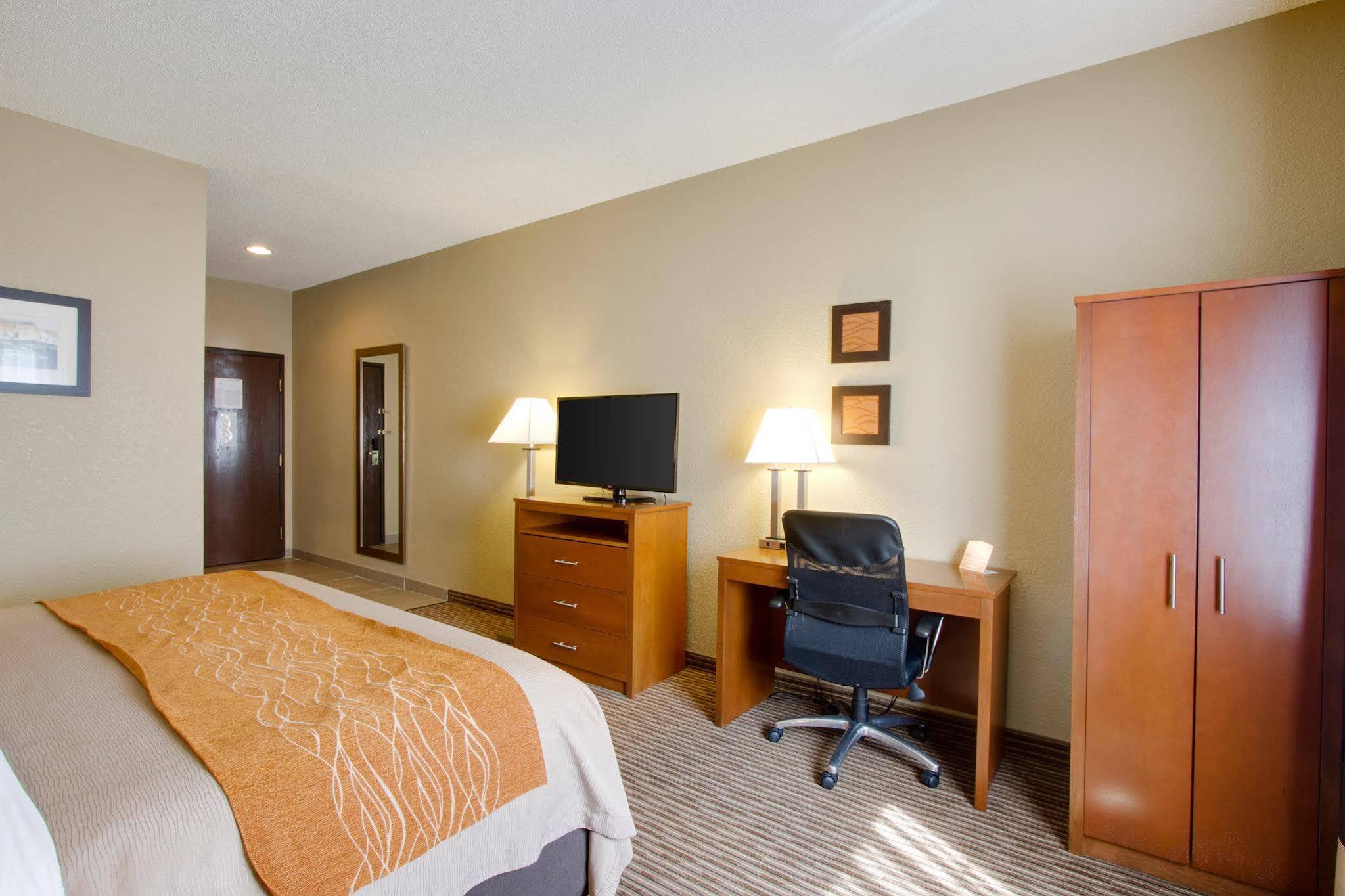 Comfort Inn & Suites Bellevue - Omaha Offutt Afb Екстериор снимка